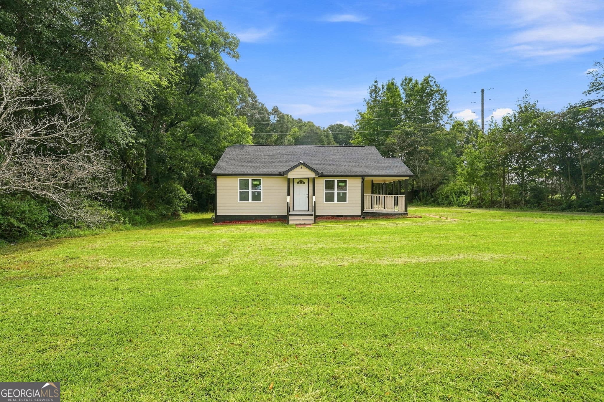 3 bedroom, 1 bathroom, 1,060 sq ft single family residence for sale at 1061 Highway 3, Hampton, GA 30228 — photo 2