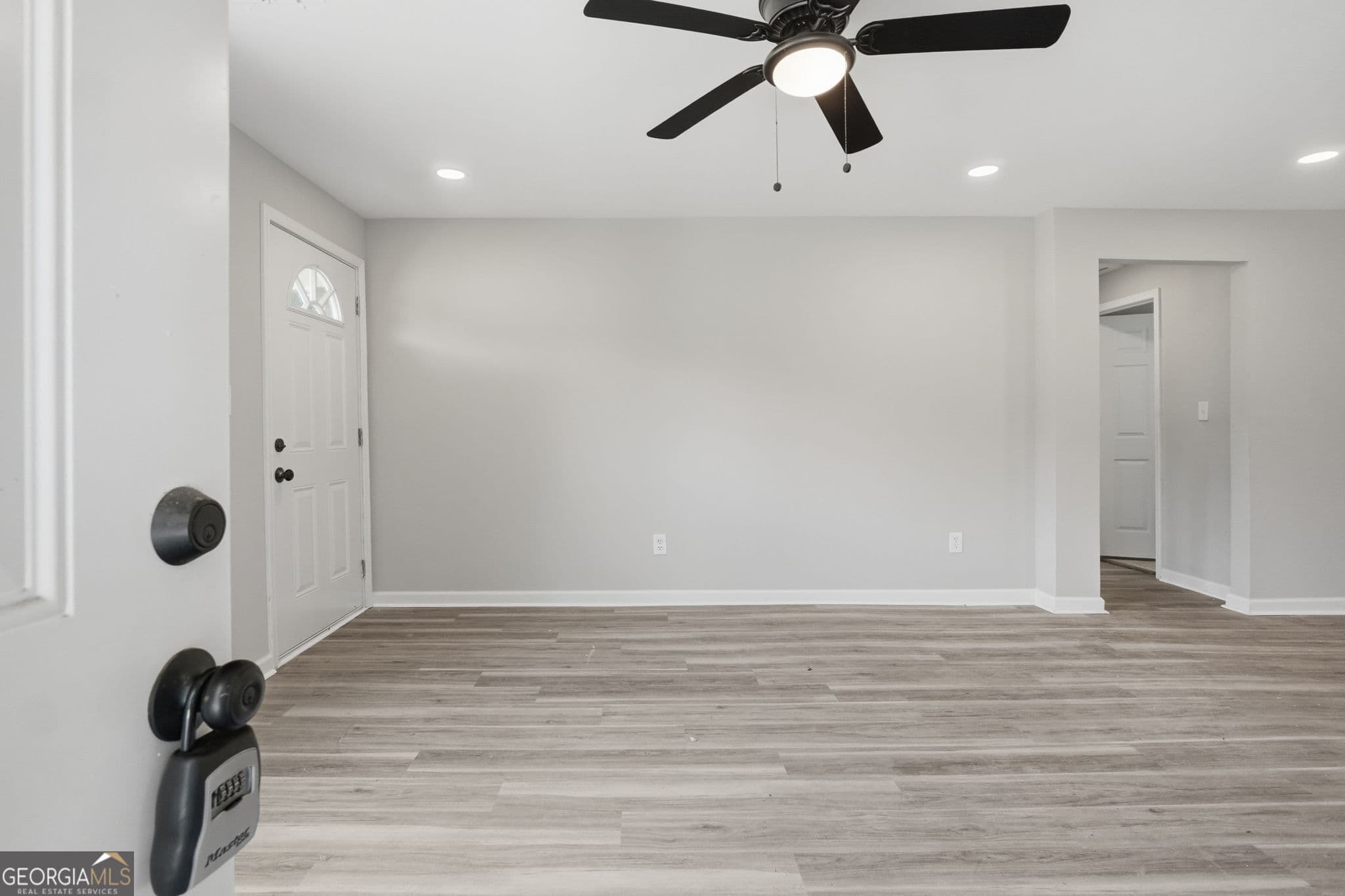 3 bedroom, 1 bathroom, 1,060 sq ft single family residence for sale at 1061 Highway 3, Hampton, GA 30228 — photo 6