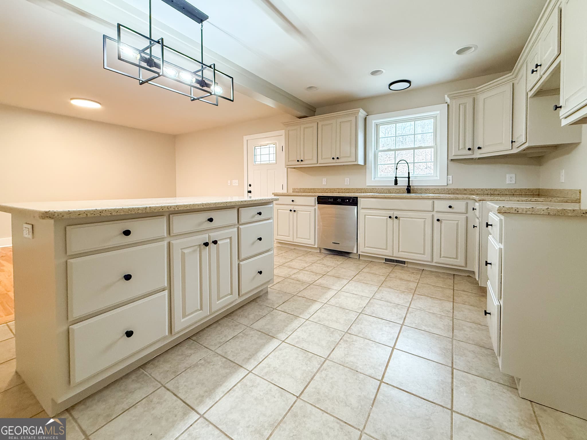 3 bedroom, 3 bathroom, 2,226 sq ft single family residence for sale at 6980 Highway 115, Cleveland, GA 30528 — photo 6