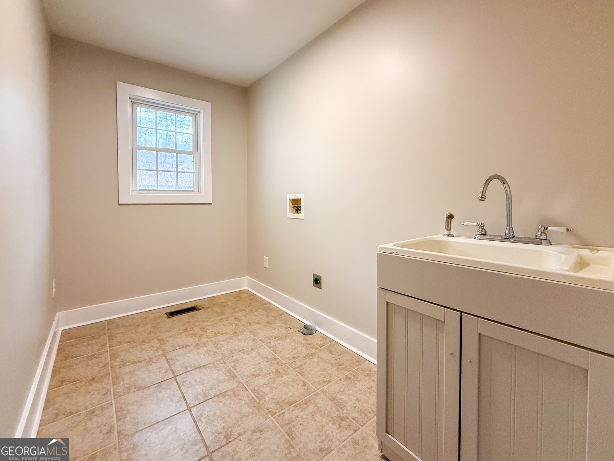 3 bedroom, 3 bathroom, 2,226 sq ft single family residence for sale at 6980 Highway 115, Cleveland, GA 30528 — photo 10