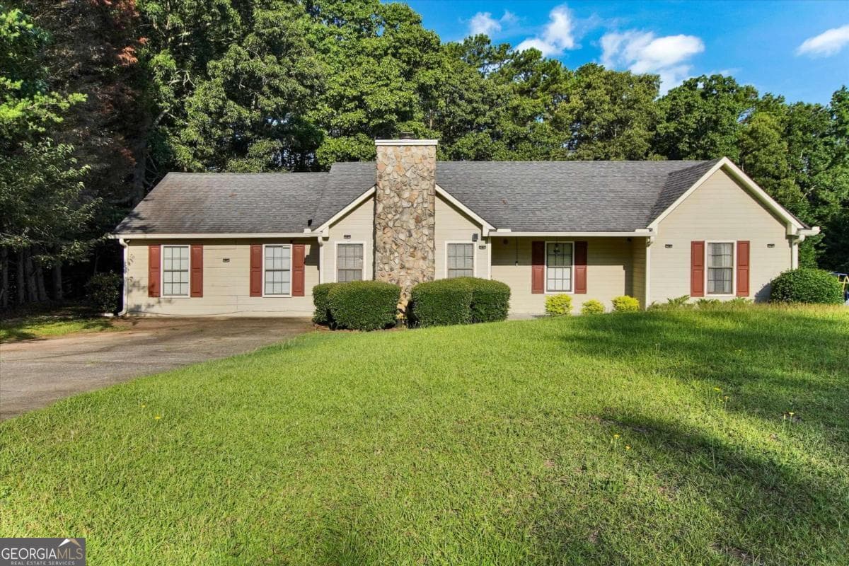 4 bedroom, 2 bathroom, 2,019 sq ft single family residence for sale at 11553 Matthews Trail, Hampton, GA 30228 — photo 1 of 29