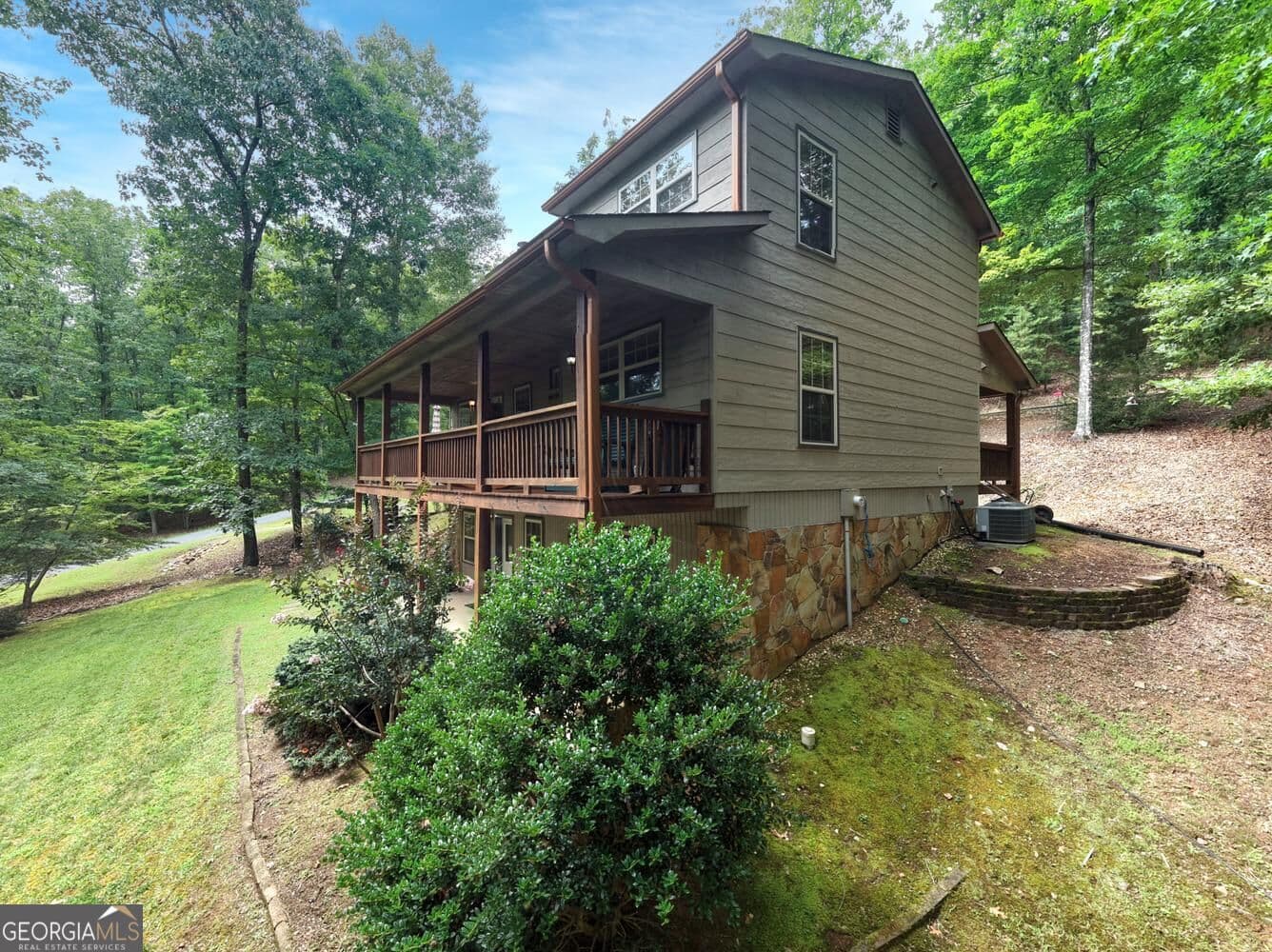 3 bedroom, 3 bathroom, 2,052 sq ft cabin,single family residence for sale at 394 Sheep Stomp Road, Blairsville, GA 30512 — photo 6