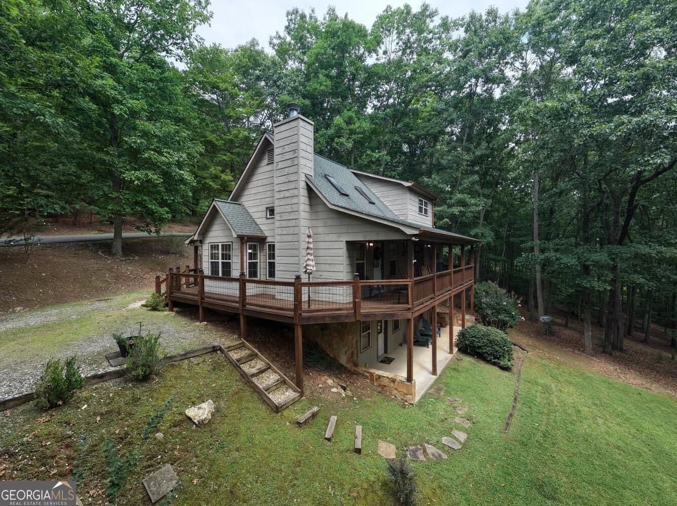 3 bedroom, 3 bathroom, 2,052 sq ft cabin,single family residence for sale at 394 Sheep Stomp Road, Blairsville, GA 30512 — photo 5