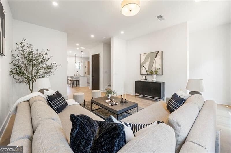 3 bedroom, 3.5 bathroom, 1,976 sq ft townhouse for sale at 1189 Frederick Walk, Atlanta, GA 30324 — photo 6