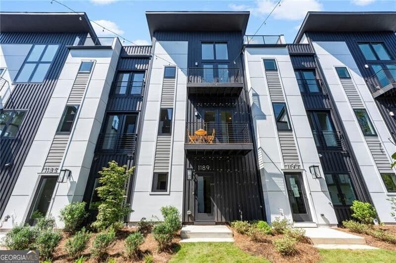 3 bedroom, 3.5 bathroom, 1,976 sq ft townhouse for sale at 1189 Frederick Walk, Atlanta, GA 30324 — photo 3