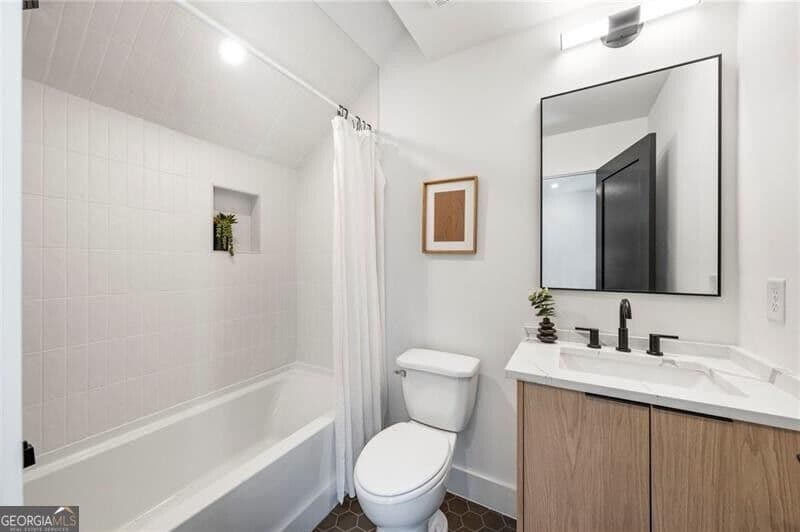 3 bedroom, 3.5 bathroom, 1,976 sq ft townhouse for sale at 1189 Frederick Walk, Atlanta, GA 30324 — photo 5
