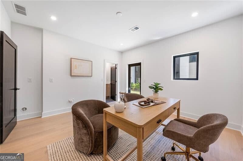 3 bedroom, 3.5 bathroom, 1,976 sq ft townhouse for sale at 1189 Frederick Walk, Atlanta, GA 30324 — photo 4