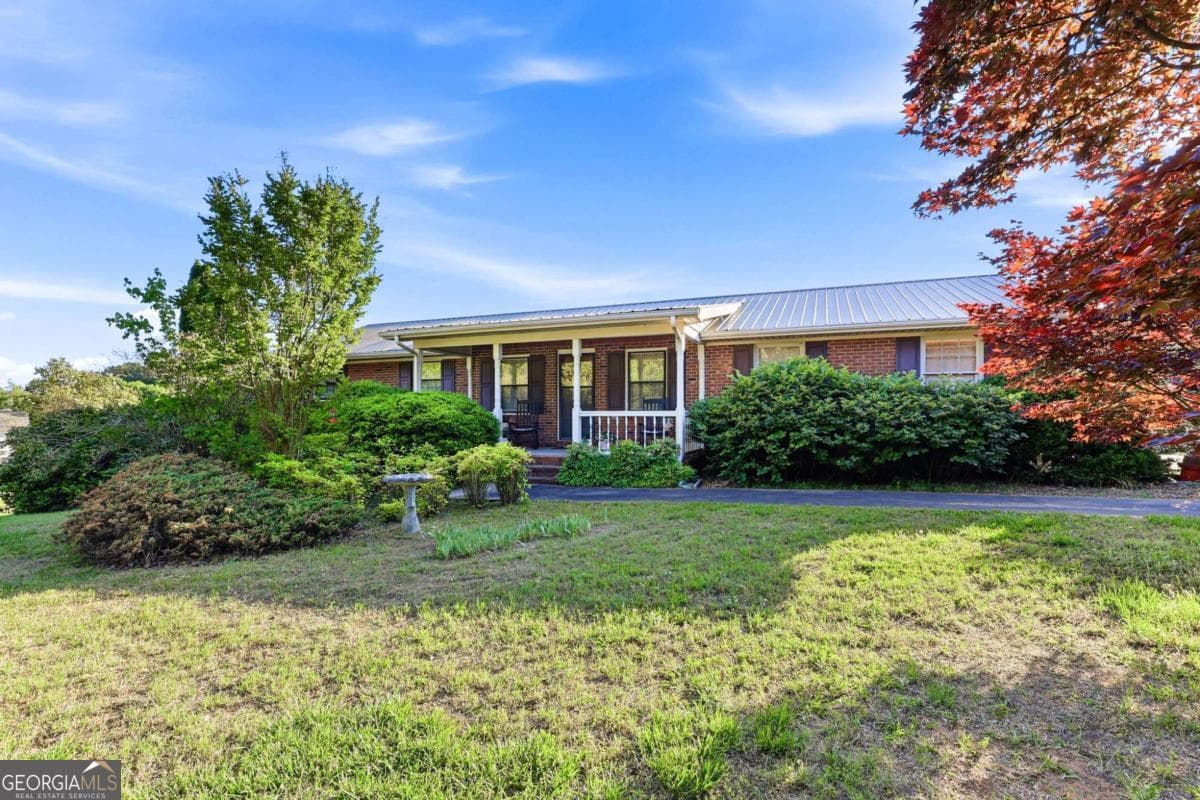 2 bedroom, 2 bathroom, 1,665 sq ft single family residence for sale at 4711 Mount Vernon Road, Gainesville, GA 30506 — photo 1 of 16