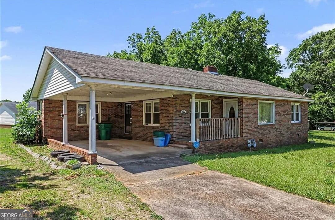 2 bedroom, 1.5 bathroom, 1,505 sq ft single family residence for sale at 422 Bartson Street, Lavonia, GA 30553 — photo 2