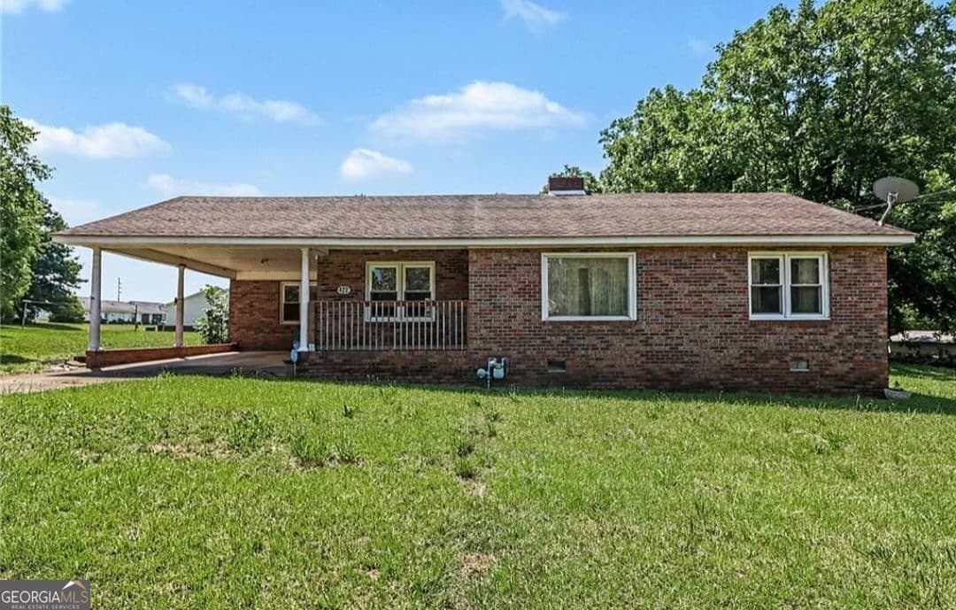 2 bedroom, 1.5 bathroom, 1,505 sq ft single family residence for sale at 422 Bartson Street, Lavonia, GA 30553