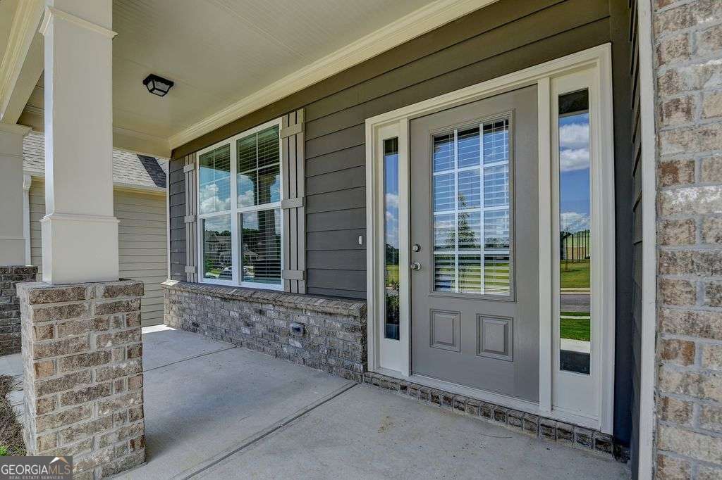 5 bedroom, 3.5 bathroom, 2,562 sq ft single family residence for rent at 7309 Yewtree Drive Walk, Flowery Branch, GA 30542 for $2,750 a month — photo 2