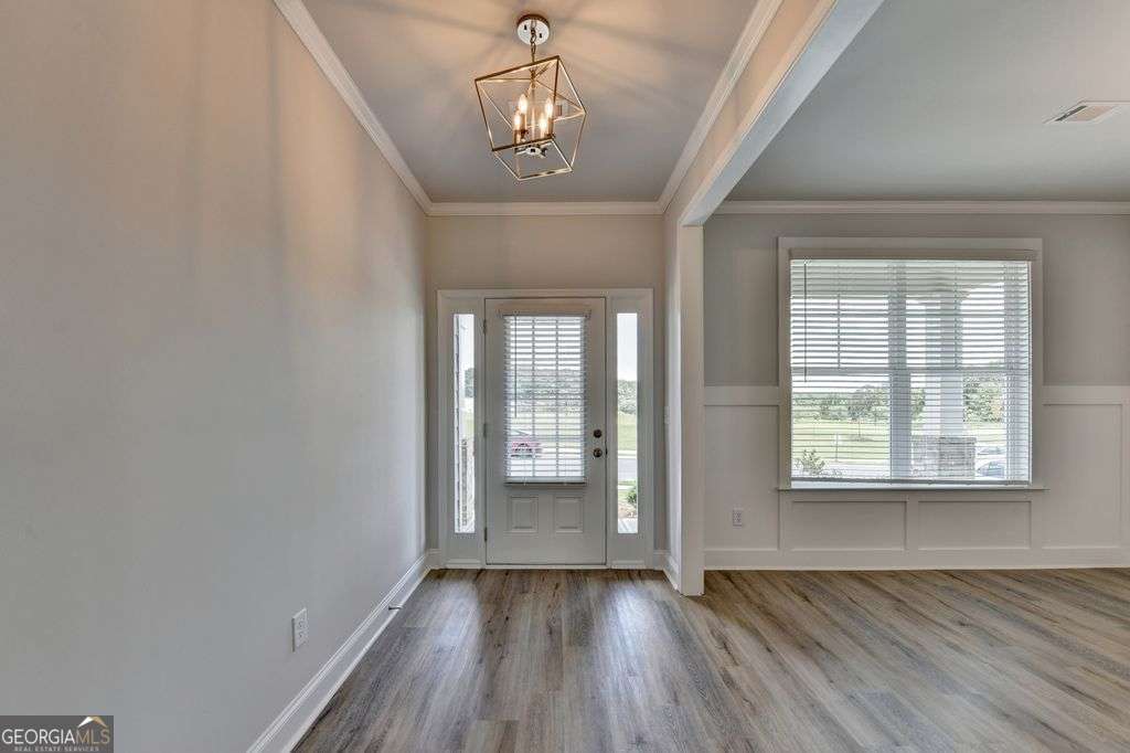 5 bedroom, 3.5 bathroom, 2,562 sq ft single family residence for rent at 7309 Yewtree Drive Walk, Flowery Branch, GA 30542 for $2,750 a month — photo 7