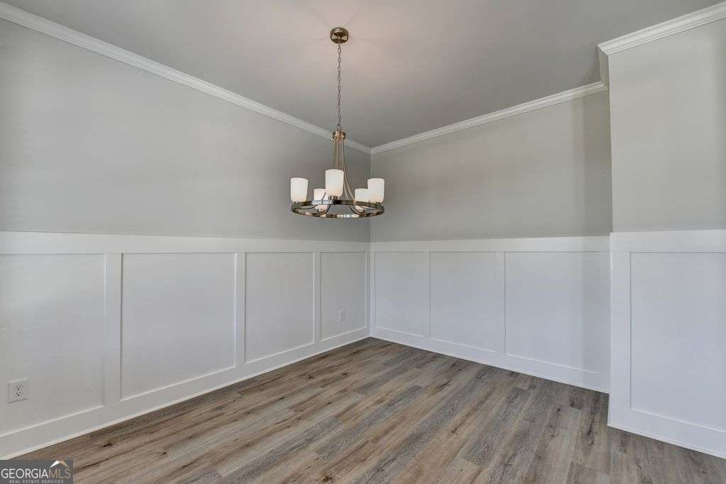 5 bedroom, 3.5 bathroom, 2,562 sq ft single family residence for rent at 7309 Yewtree Drive Walk, Flowery Branch, GA 30542 for $2,750 a month — photo 9