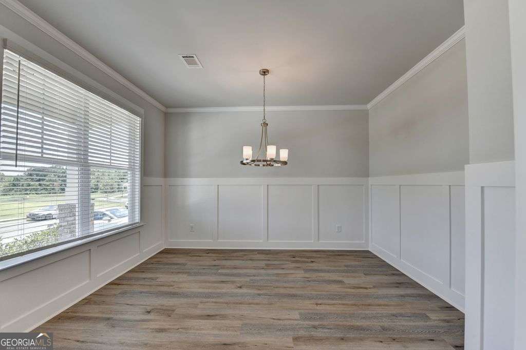 5 bedroom, 3.5 bathroom, 2,562 sq ft single family residence for rent at 7309 Yewtree Drive Walk, Flowery Branch, GA 30542 for $2,750 a month — photo 8