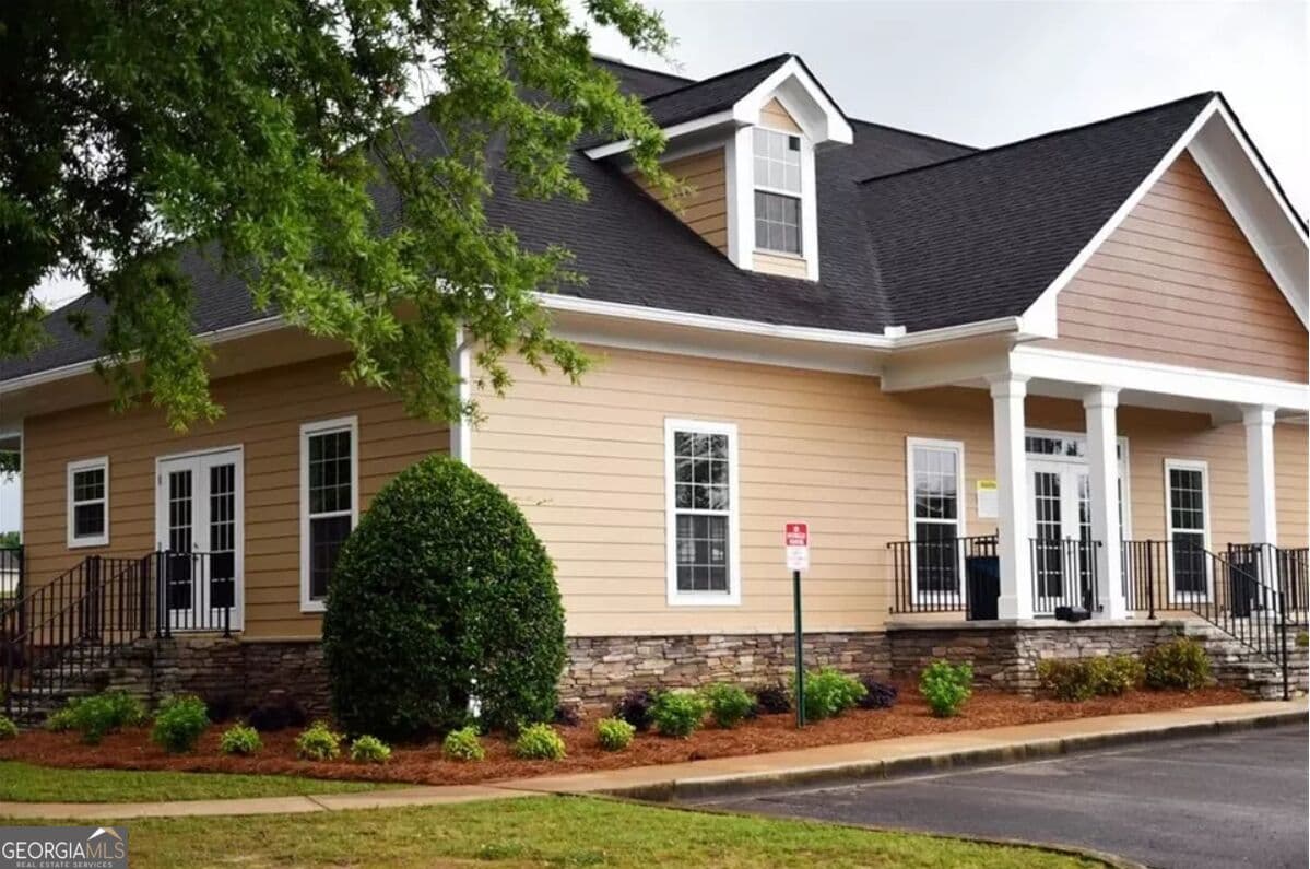 3 bedroom, 2.5 bathroom, 1,832 sq ft single family residence for sale at 1402 Turning Leaf Lane, Pendergrass, GA 30567 — photo 8