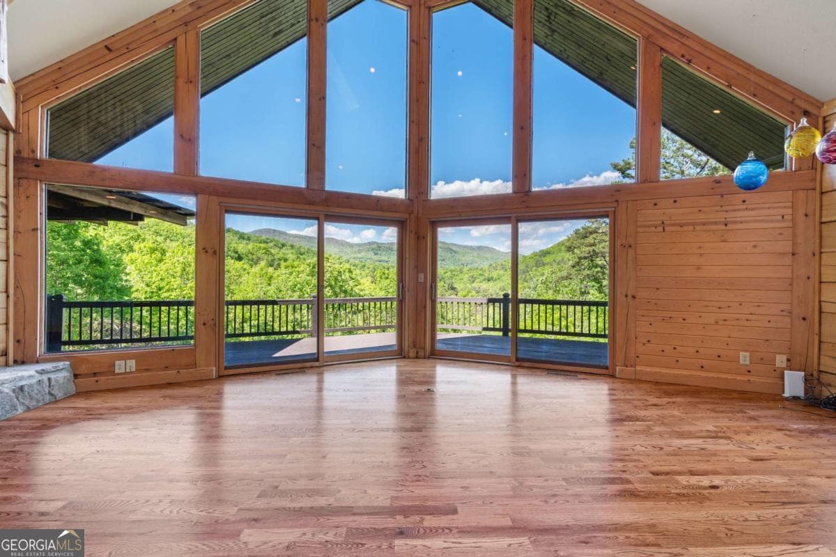 3 bedroom, 3.5 bathroom, 3,254 sq ft cabin,single family residence for sale at 410 Falling Springs, Tiger, GA 30576 — photo 6