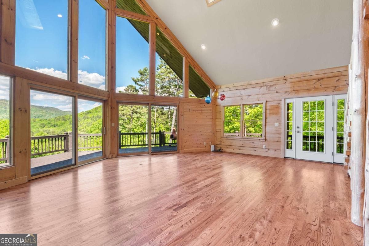 3 bedroom, 3.5 bathroom, 3,254 sq ft cabin,single family residence for sale at 410 Falling Springs, Tiger, GA 30576 — photo 5