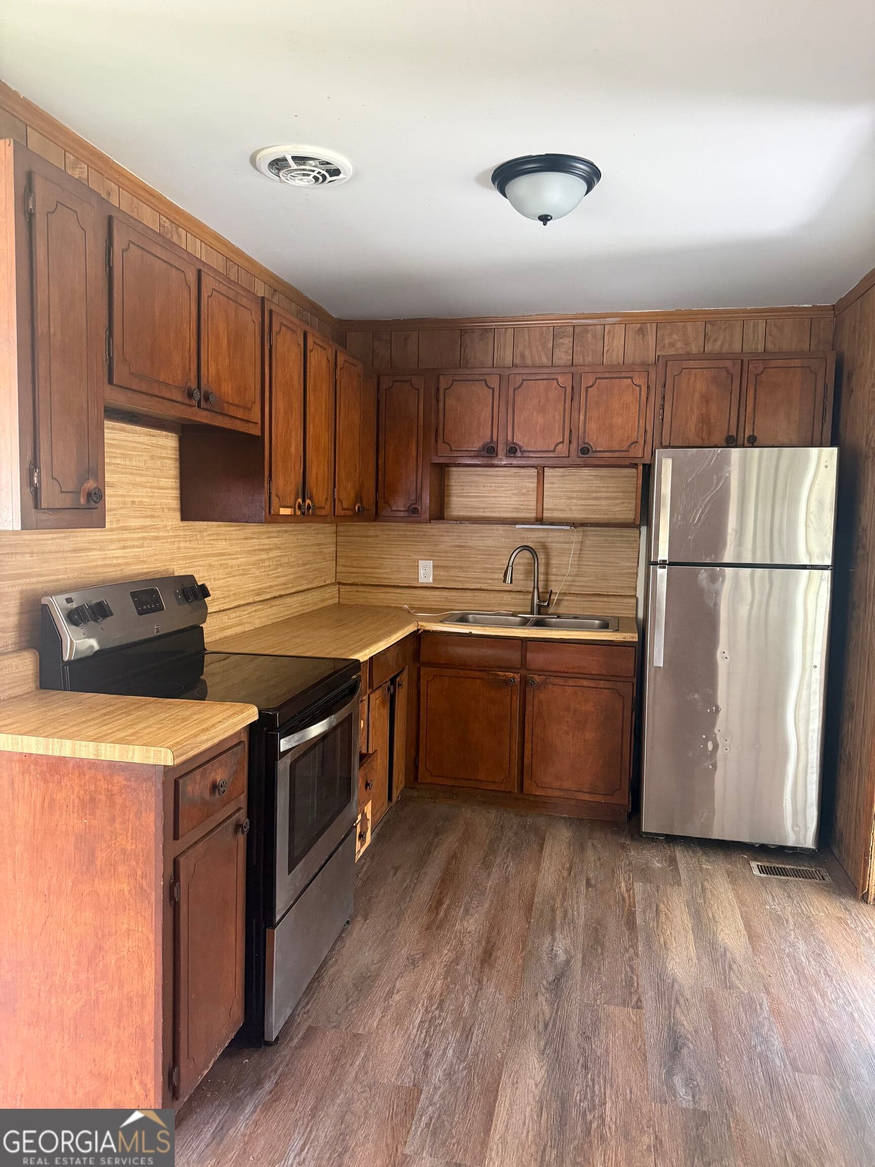 3 bedroom, 2 bathroom single family residence for rent at 6646 Wolf River Court, Riverdale, GA 30274 for $1,650 a month — photo 3