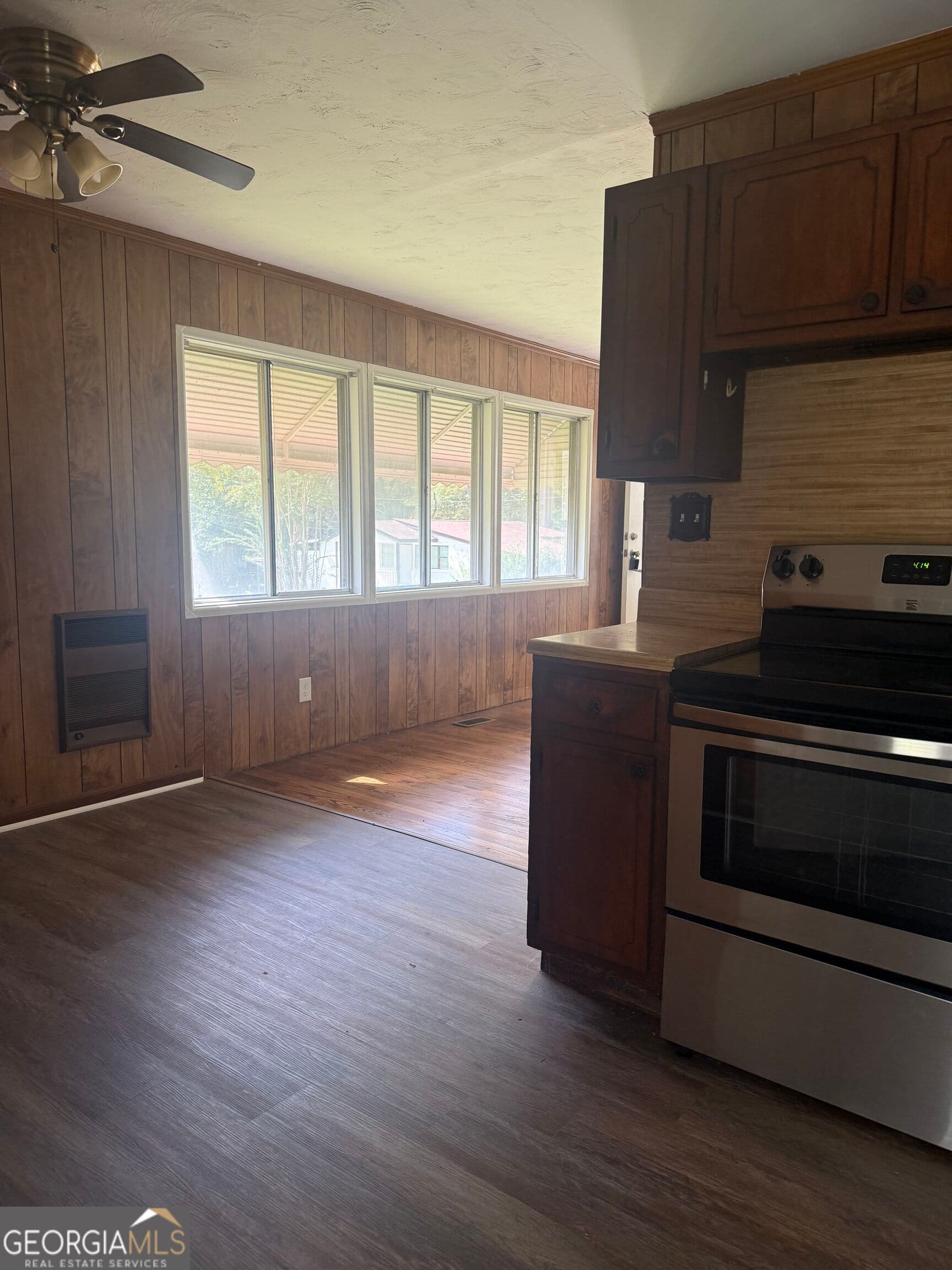 3 bedroom, 2 bathroom single family residence for rent at 6646 Wolf River Court, Riverdale, GA 30274 for $1,650 a month — photo 5