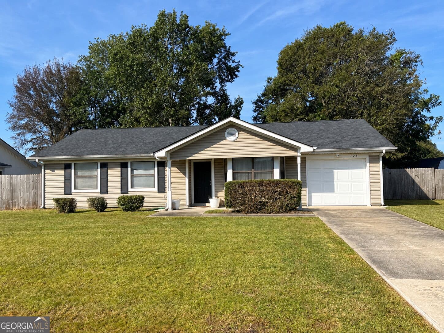 3 bedroom, 2 bathroom, 1,176 sq ft single family residence for sale at 104 Fairfield Drive, St. Marys, GA 31558 — photo 1 of 14