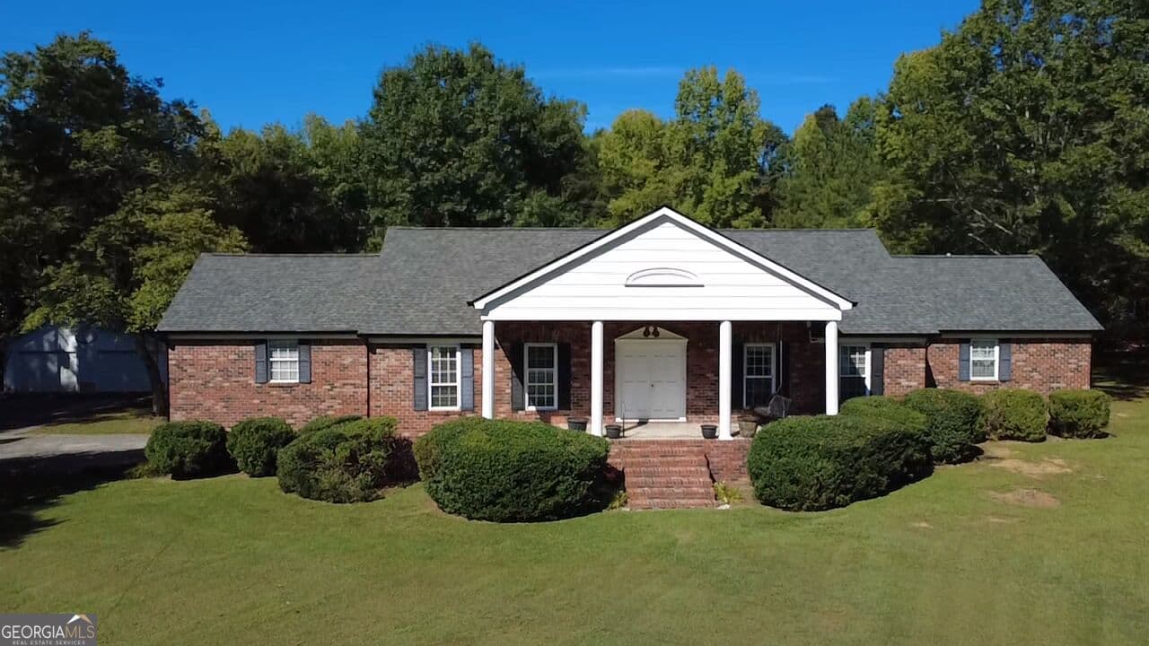 3 bedroom, 3 bathroom, 2,997 sq ft single family residence for sale at 245 Forrestway Drive, Lafayette, GA 30728