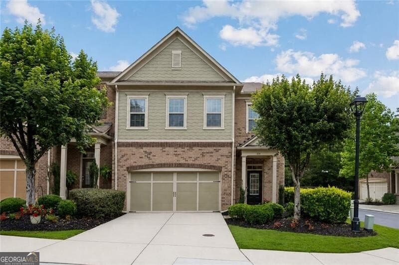 3 bedroom, 3.5 bathroom, 2,581 sq ft townhouse sold at 114 Barkley Lane, Sandy Springs, GA 30328