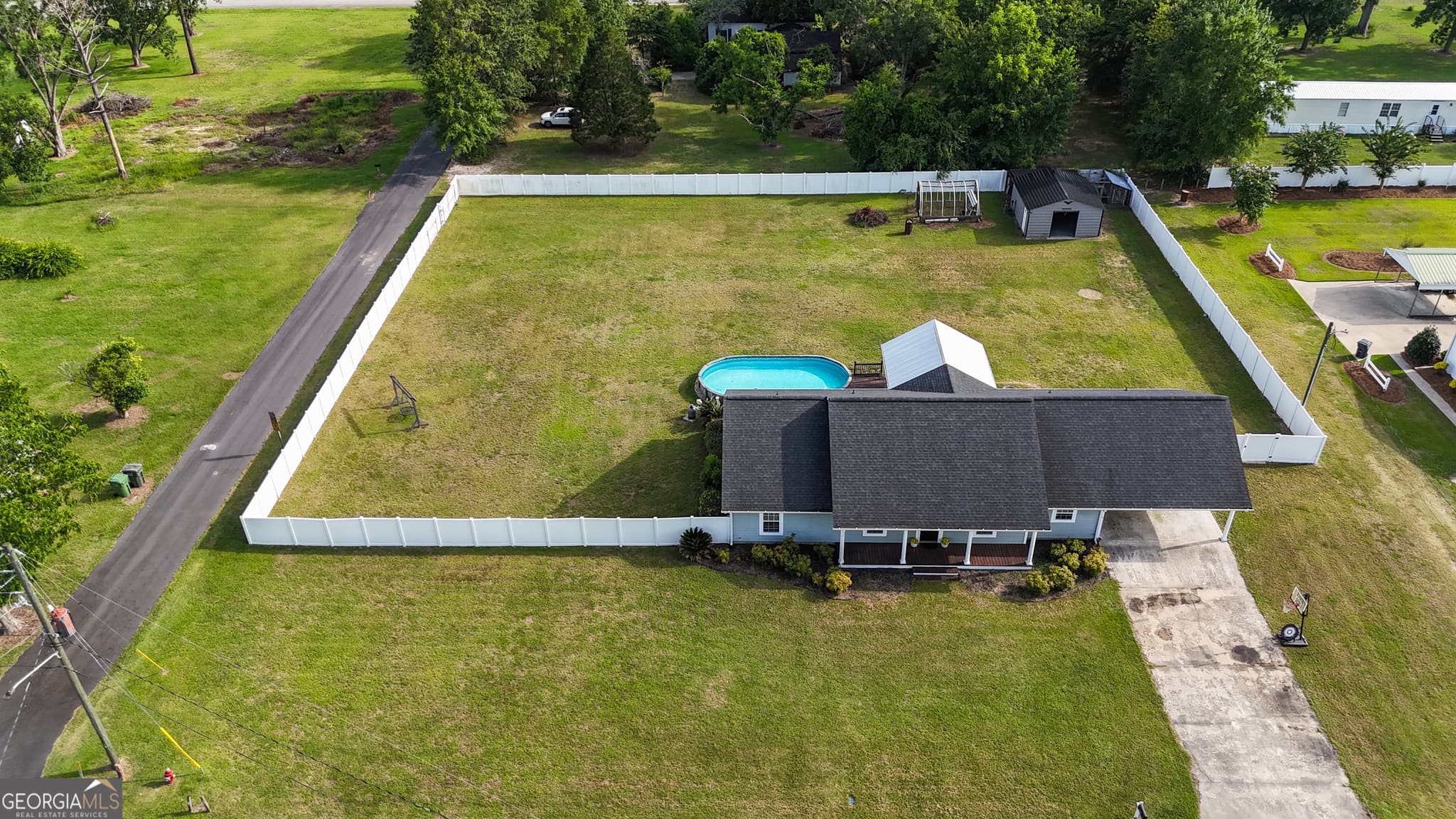 3 bedroom, 2 bathroom, 1,864 sq ft single family residence for sale at 415 Walter Street, Odum, GA 31555 — photo 6