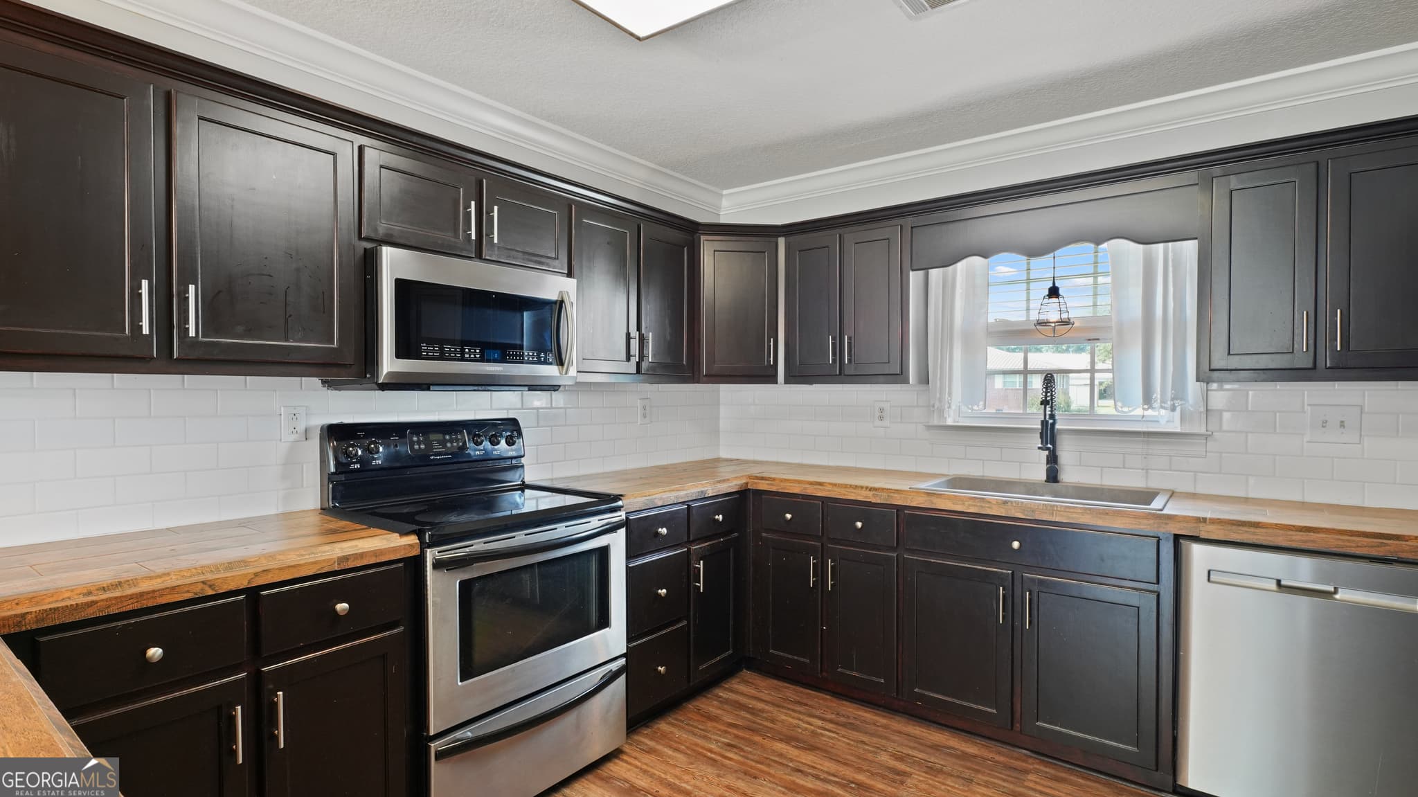 3 bedroom, 2 bathroom, 1,864 sq ft single family residence for sale at 415 Walter Street, Odum, GA 31555 — photo 9