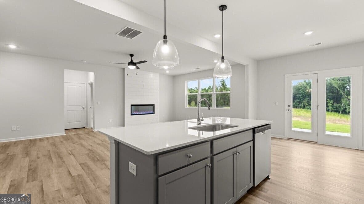 5 bedroom, 3.5 bathroom, 4,062 sq ft single family residence for sale at 3121 Hallsley Drive, South Fulton, GA 30349 — photo 7
