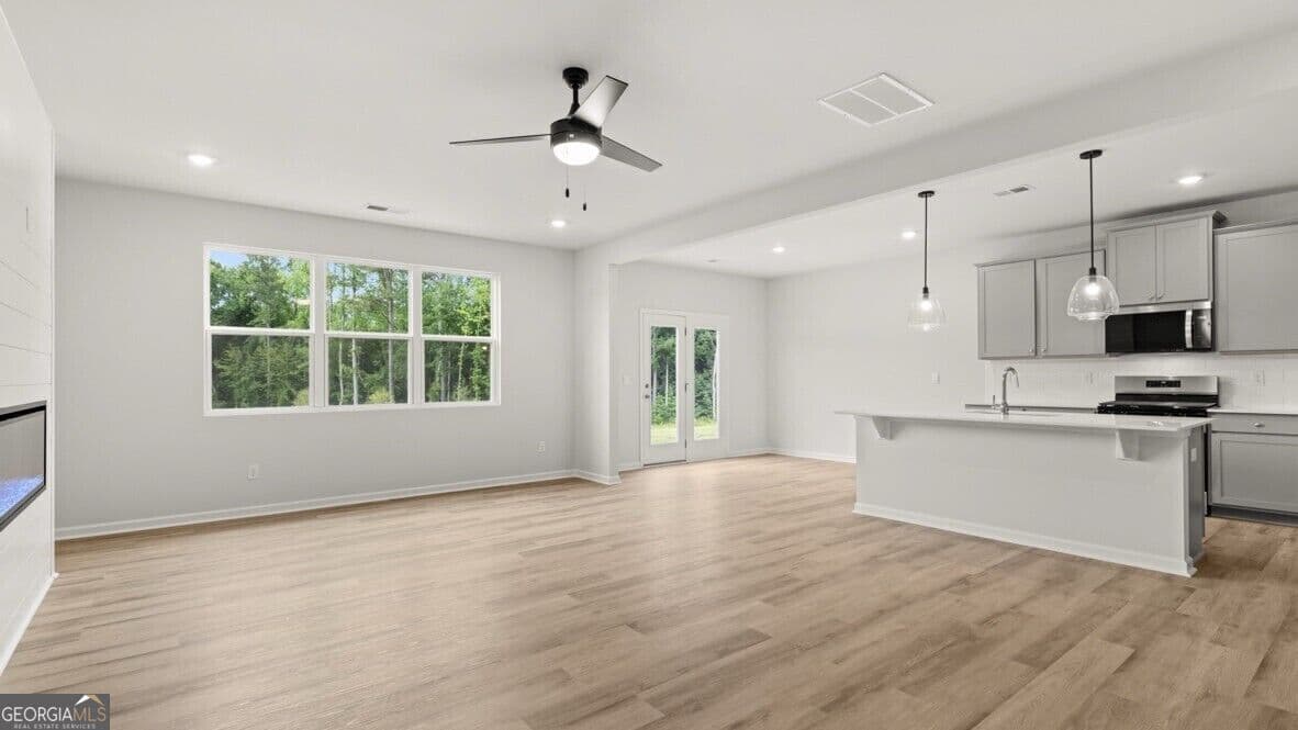 5 bedroom, 3.5 bathroom, 4,062 sq ft single family residence for sale at 3121 Hallsley Drive, South Fulton, GA 30349 — photo 4