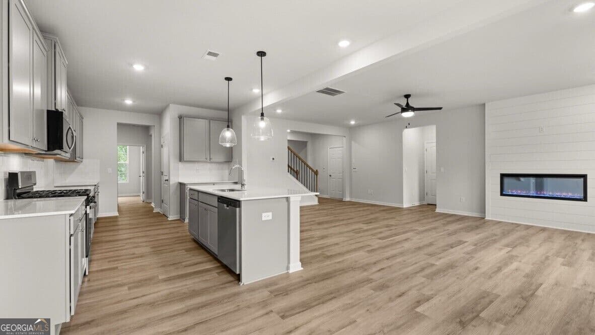 5 bedroom, 3.5 bathroom, 4,062 sq ft single family residence for sale at 3121 Hallsley Drive, South Fulton, GA 30349 — photo 8