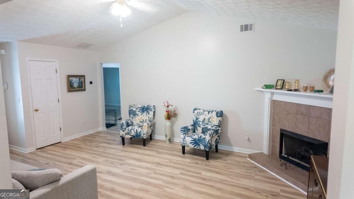 3 bedroom, 2 bathroom, 1,140 sq ft single family residence for sale at 4391 Marci Street, Snellville, GA 30039 — photo 7