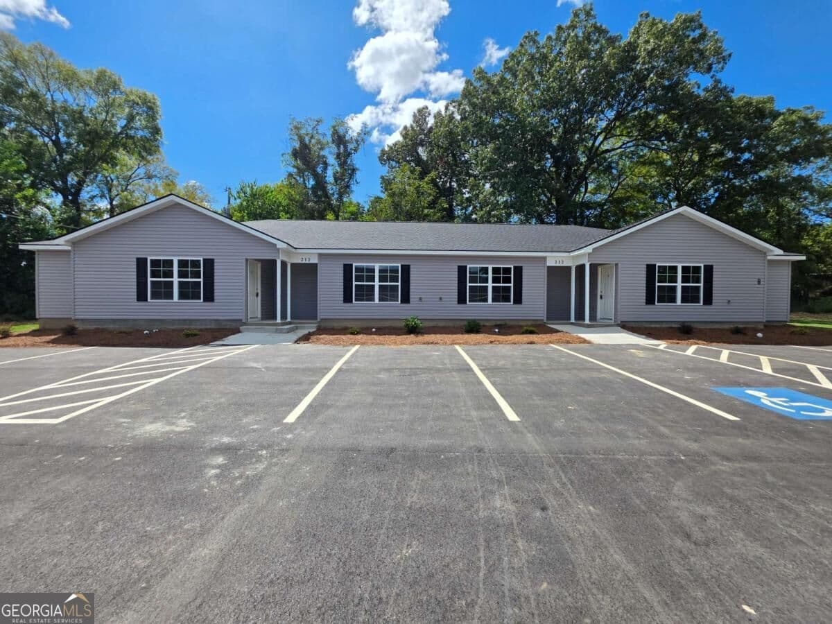 2 bedroom, 2 bathroom, 865 sq ft quadruplex for rent at 212B Tabor Drive 2B, Warner Robins, GA 31093 for $1,350 a month — photo 2
