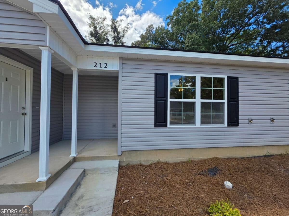 2 bedroom, 2 bathroom, 865 sq ft quadruplex for rent at 212B Tabor Drive 2B, Warner Robins, GA 31093 for $1,350 a month