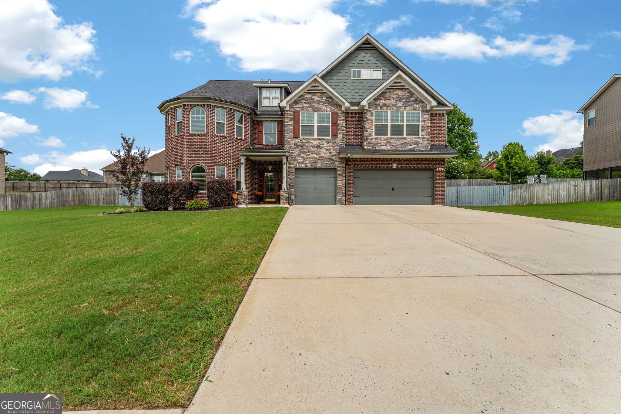 6 bedroom, 5.5 bathroom, 5,461 sq ft single family residence for sale at 606 Shoshone Circle, Kathleen, GA 31047