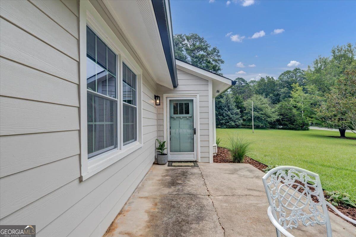 3 bedroom, 2 bathroom, 1,874 sq ft single family residence for rent at 120 Creekwood Lane, Fayetteville, GA 30214 for $2,800 a month — photo 6