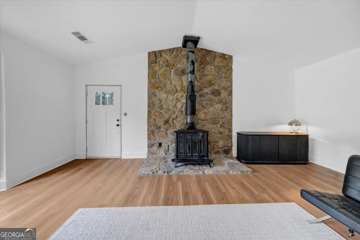 3 bedroom, 2 bathroom, 1,874 sq ft single family residence for rent at 120 Creekwood Lane, Fayetteville, GA 30214 for $2,800 a month — photo 7