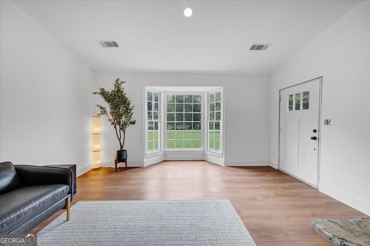 3 bedroom, 2 bathroom, 1,874 sq ft single family residence for rent at 120 Creekwood Lane, Fayetteville, GA 30214 for $2,800 a month — photo 8