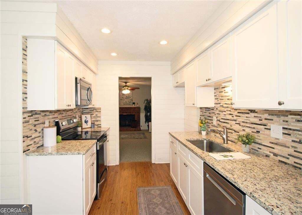 2 bedroom, 2.5 bathroom, 1,400 sq ft townhouse for sale at 392 Hamilton Trace, Marietta, GA 30068 — photo 2