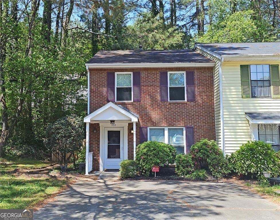 2 bedroom, 2.5 bathroom, 1,400 sq ft townhouse for sale at 392 Hamilton Trace, Marietta, GA 30068 — photo 1 of 22