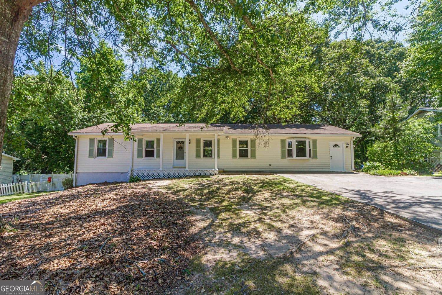 4 bedroom, 2 bathroom, 2,152 sq ft single family residence sold at 1527 Bennett Road, Grayson, GA 30017
