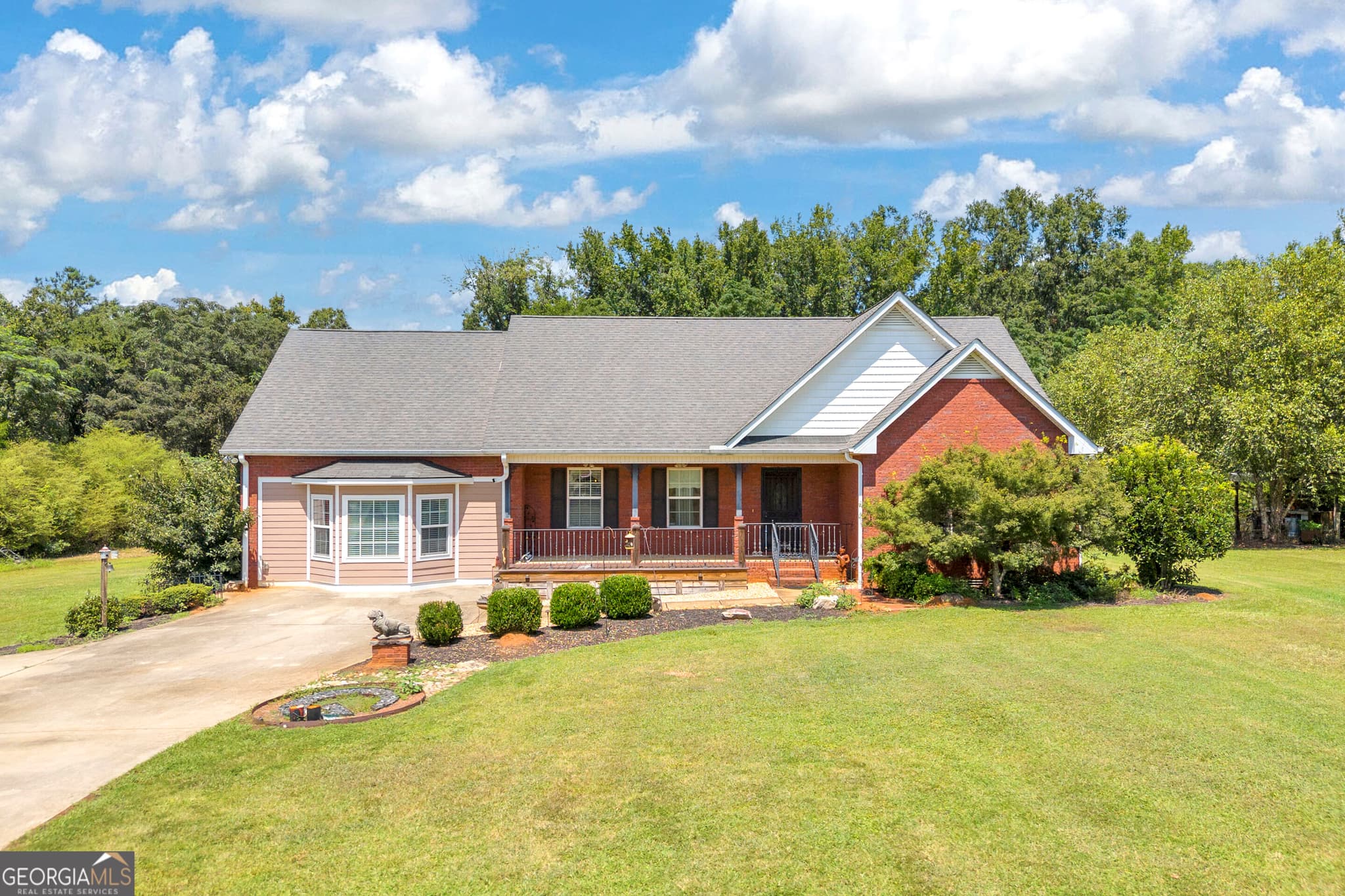 4 bedroom, 2 bathroom, 2,895 sq ft single family residence for sale at 117 Dunbar Place, Winterville, GA 30683 — photo 1 of 30