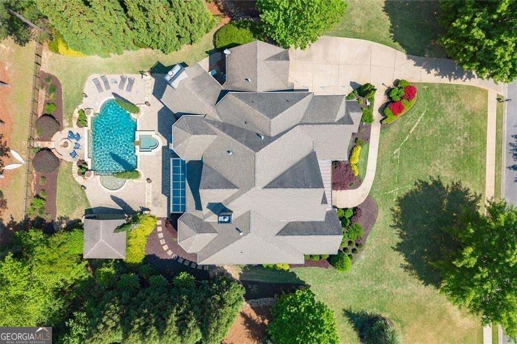 7 bedroom, 5.5 bathroom, 8,433 sq ft single family residence for sale at 1225 Waterfall Lane, Acworth, GA 30101 — photo 5