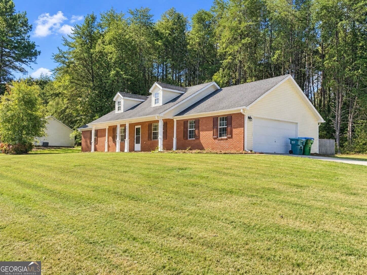 3 bedroom, 2 bathroom, 1,629 sq ft single family residence for sale at 302 Lacebark Lane, Hampton, GA 30228 — photo 4