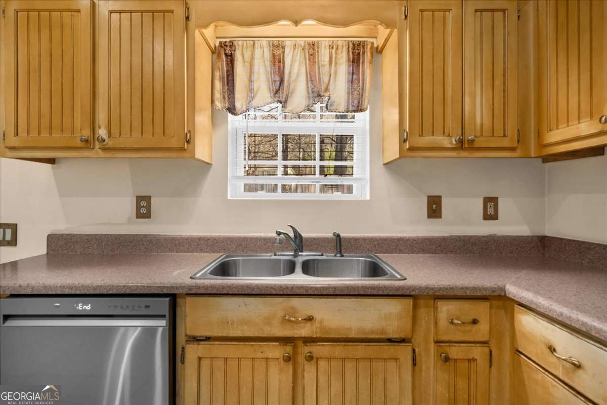 3 bedroom, 2 bathroom, 1,360 sq ft single family residence for sale at 212 Whispering Pine Circle, White, GA 30184 — photo 10