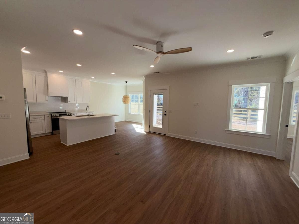 3 bedroom, 2.5 bathroom, 1,418 sq ft duplex for rent at 117 Longpoint Drive AB, Statesboro, GA 30458 for $2,200 a month — photo 3