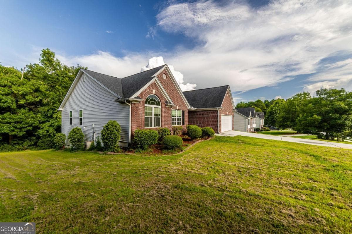 3 bedroom, 2 bathroom, 2,185 sq ft single family residence for sale at 1784 Cedar Walk Lane, Conley, GA 30288 — photo 4