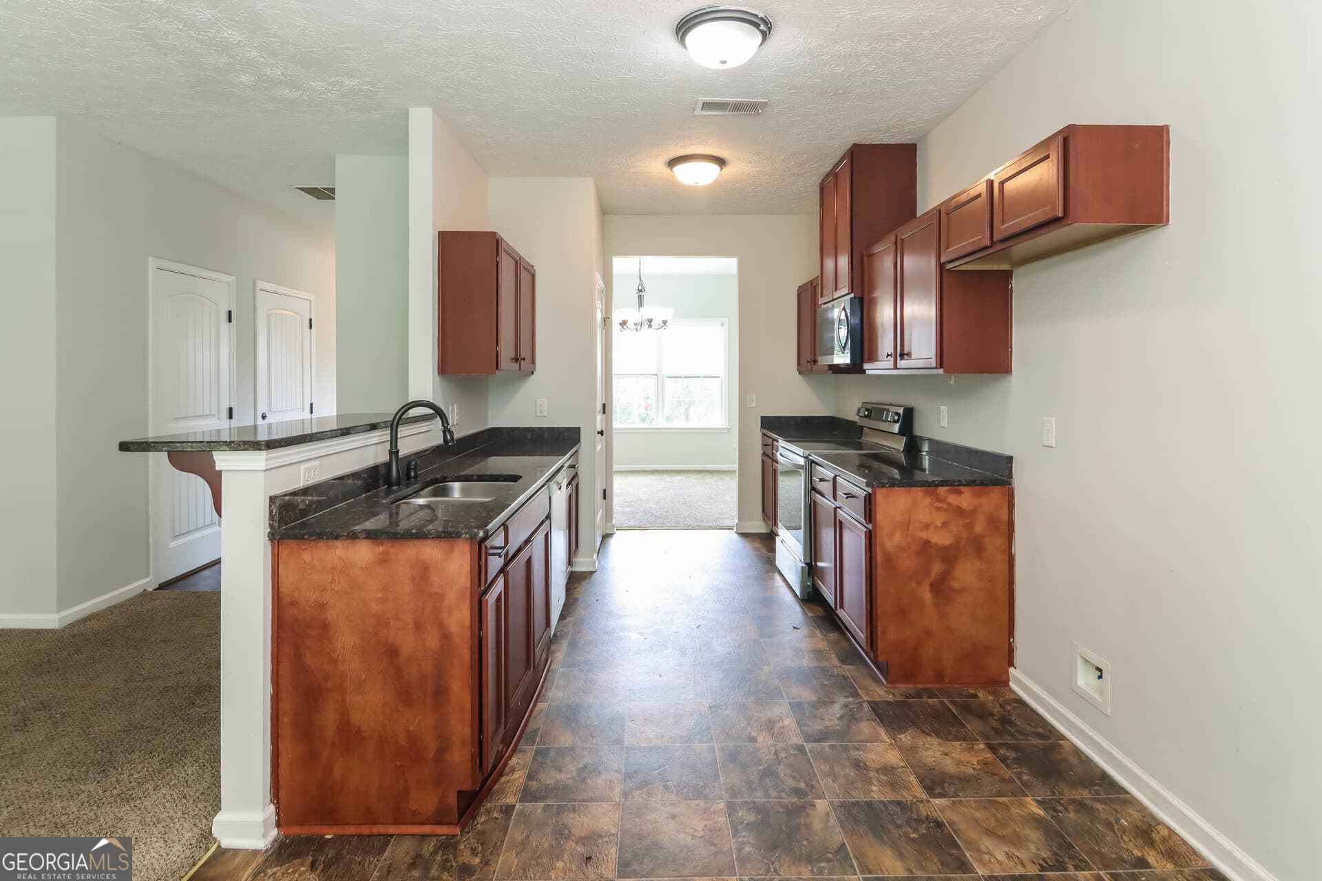 4 bedroom, 2.5 bathroom, 2,184 sq ft single family residence for sale at 20 Forest Ridge Lane, Phenix City, AL 36869 — photo 2