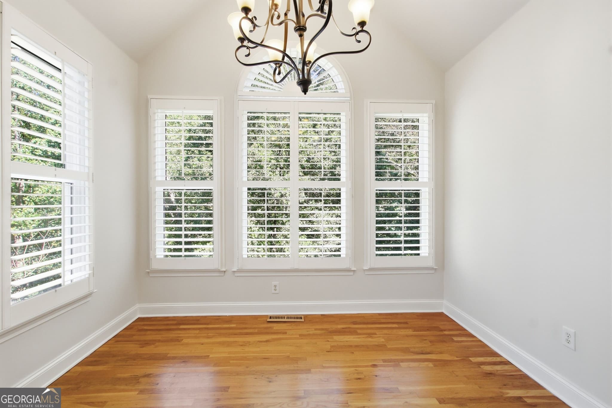 6 bedroom, 4.5 bathroom, 4,427 sq ft single family residence for sale at 2455 Millwater Crossing, Dacula, GA 30019 — photo 7