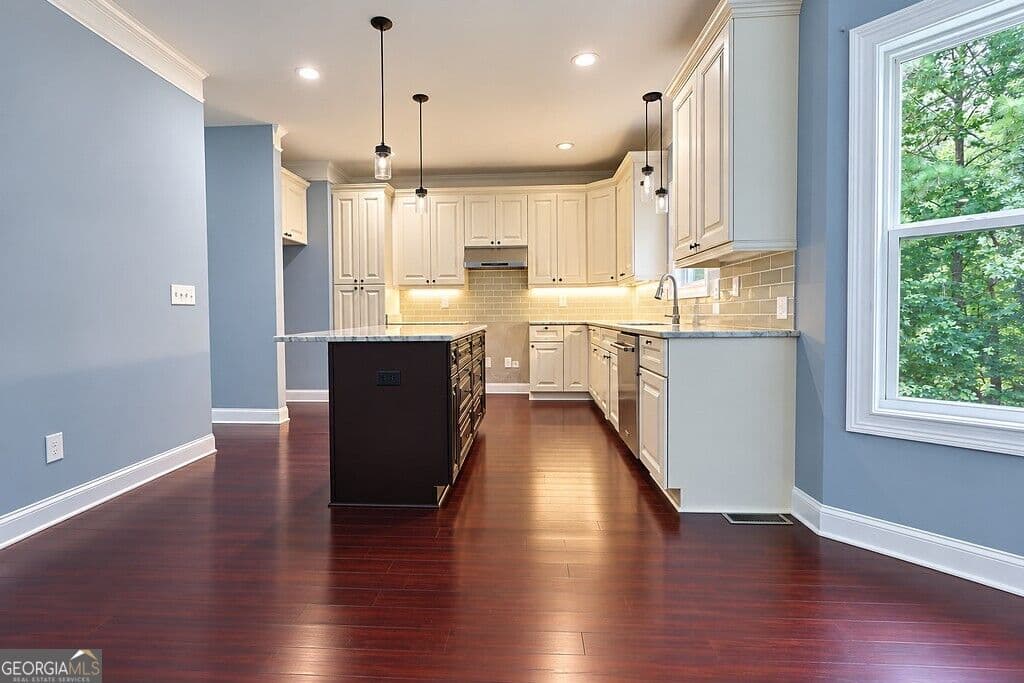 5 bedroom, 3.5 bathroom, 3,387 sq ft single family residence for sale at 6 Creekside Bluff, Hiram, GA 30141 — photo 9